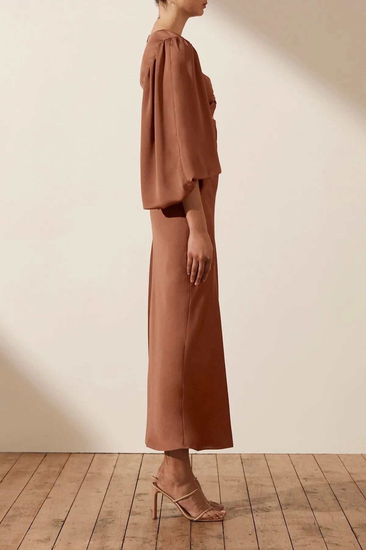 LUXE TWIST FRONT BALLOON SLEEVE MIDI DRESS - MOCHA